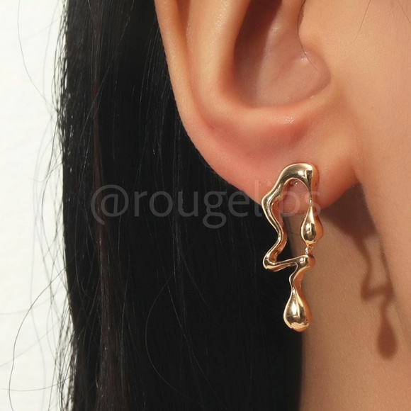 Gold Tone Earrings Irregular Abstract Shape Asymmetric - Picture 3 of 6
